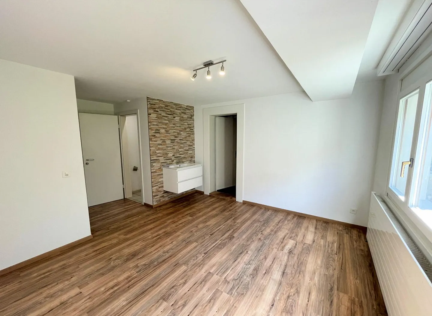 Casa bifamiliare con piscina, ampia terrazza e bel giardino - Foto 18 di 18