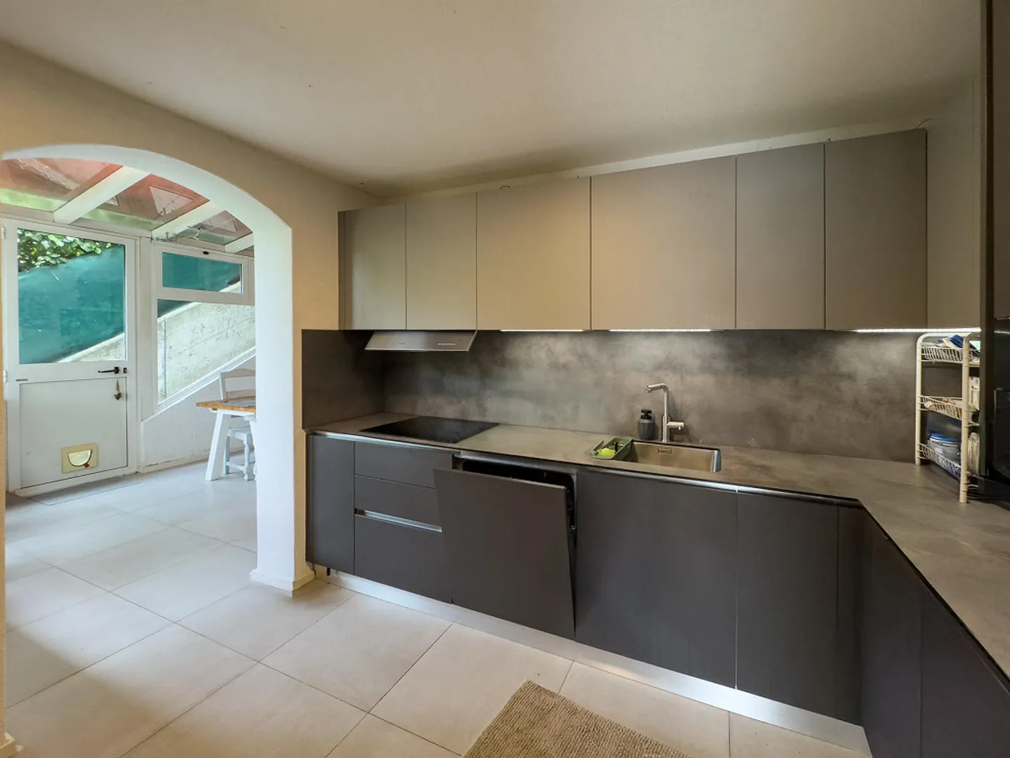 Maison bifamiliale avec vue sur le lac et jardin à Bissone - Photo 3 sur 11