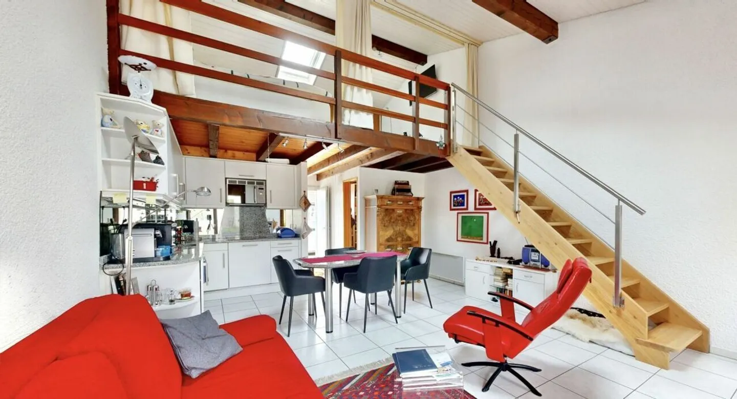 Charming Row House with Gallery Near the Lake - Photo 3 of 10