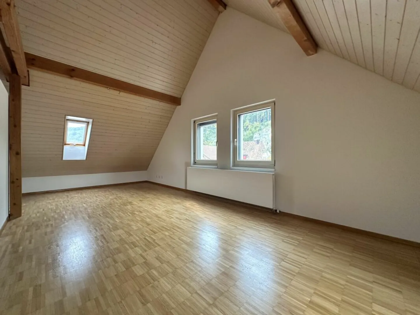 Attractive 2-room penthouse apartment - Photo 5 of 6