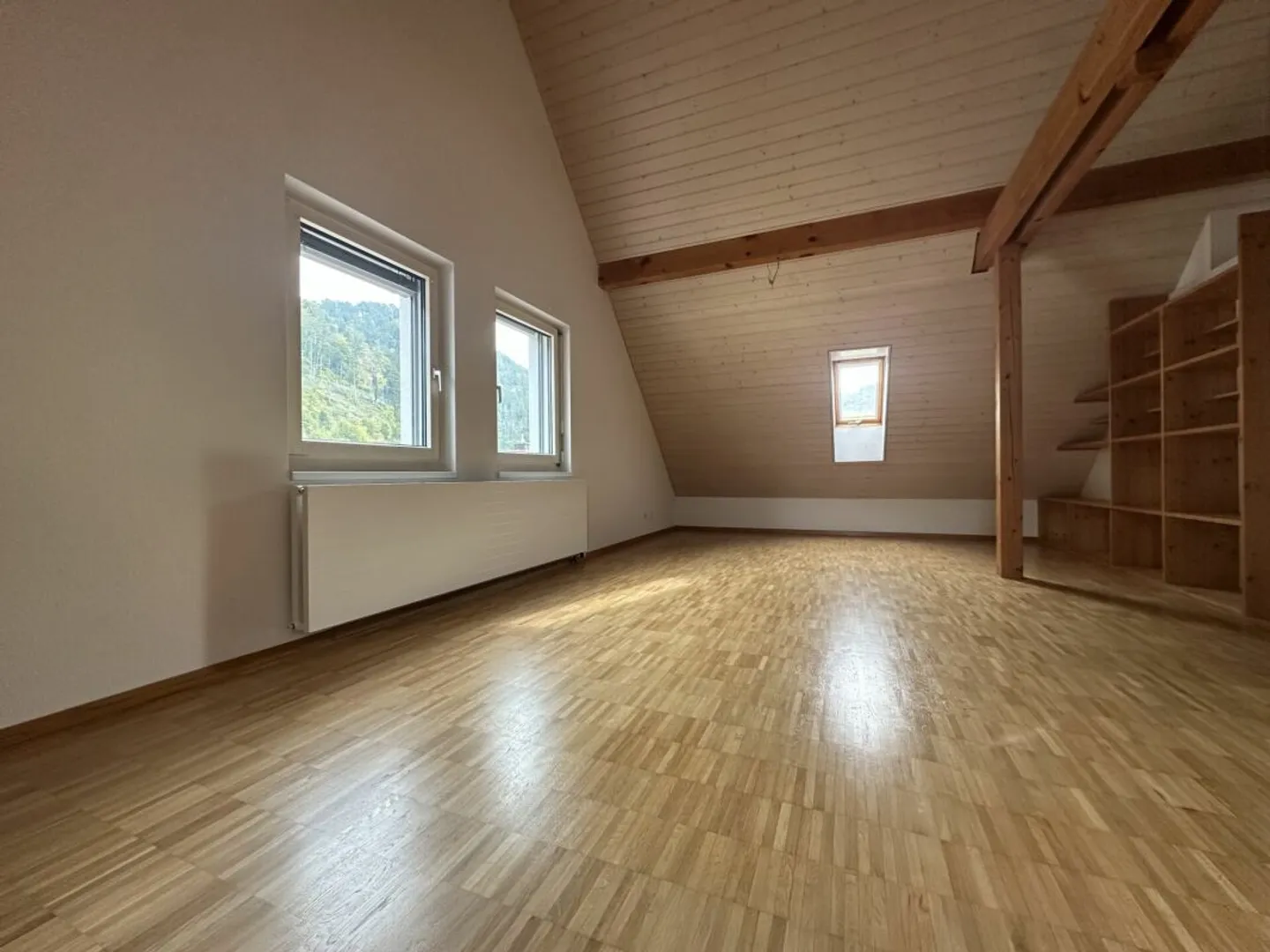 Attractive 2-room penthouse apartment - Photo 2 of 6