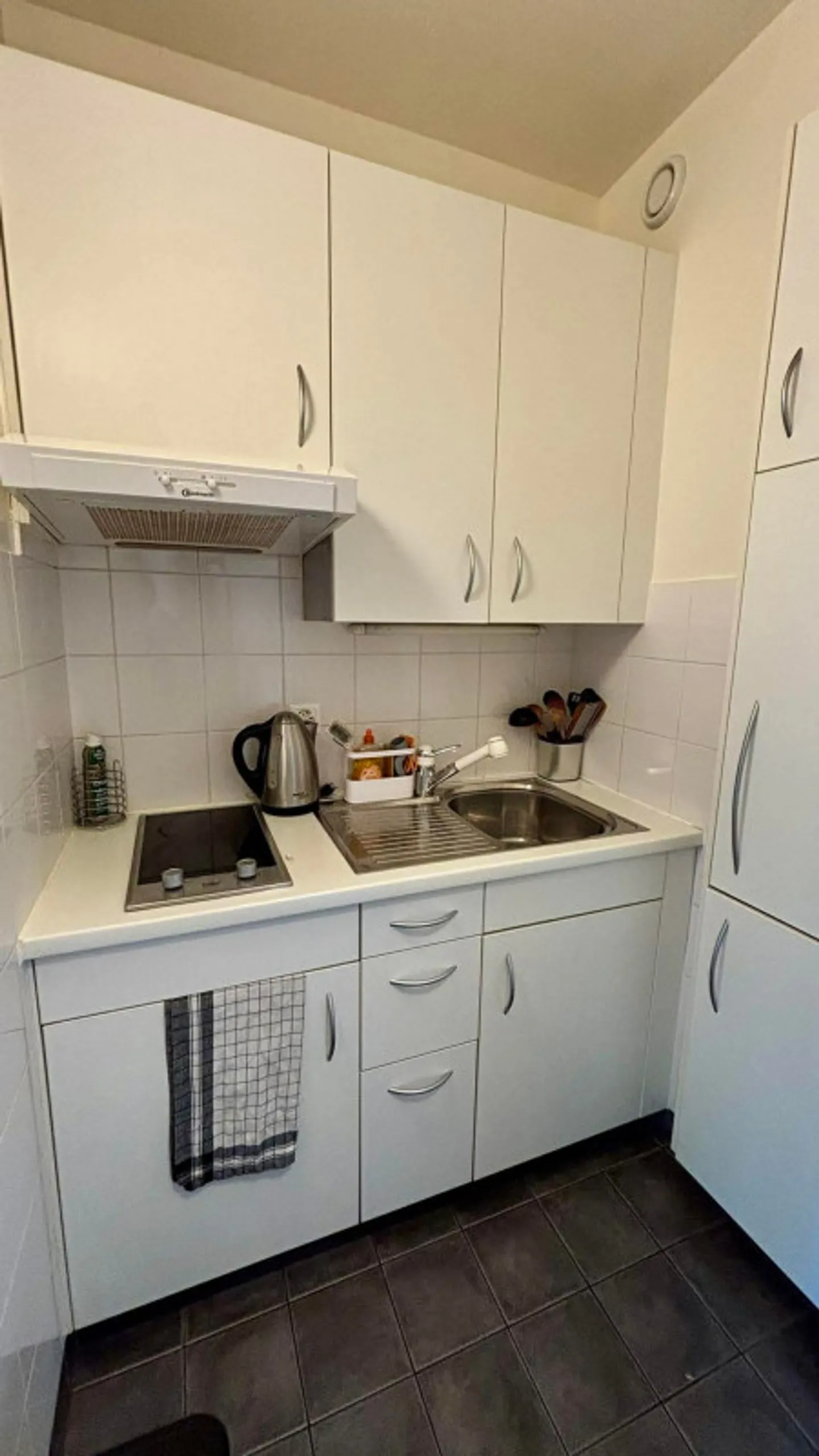 Studio arredato situato a Champel - Foto 4 di 5