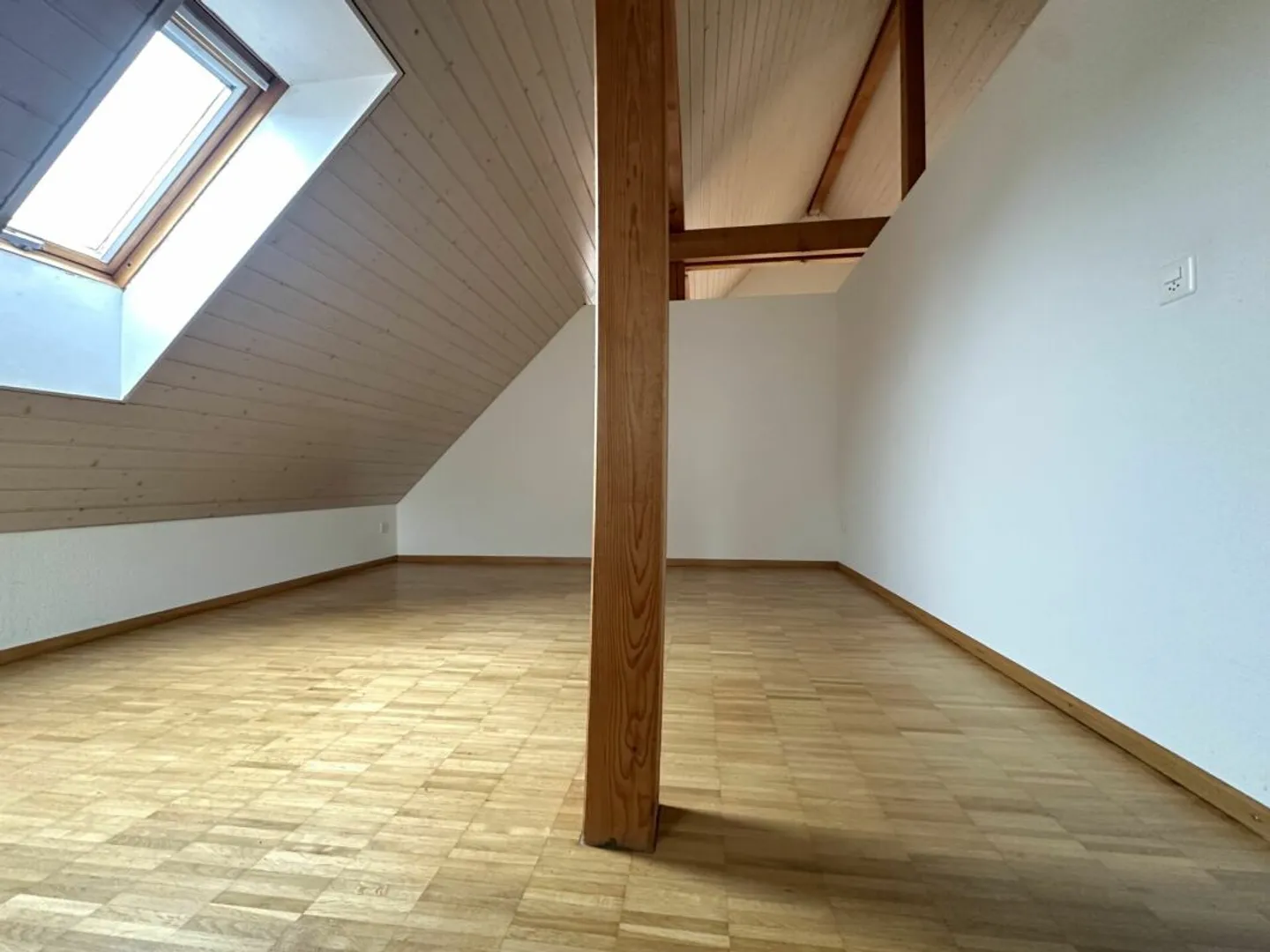Attractive 2-room penthouse apartment - Photo 4 of 6