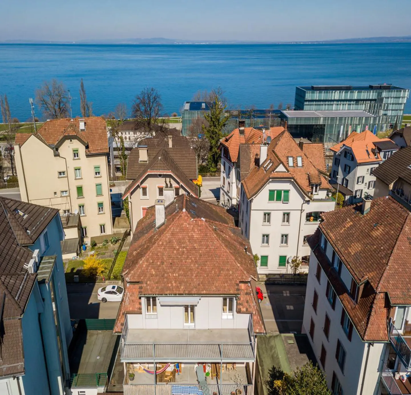 Appartement 5.5 pièces avec grand balcon et vue sur le lac - Photo 1 sur 9
