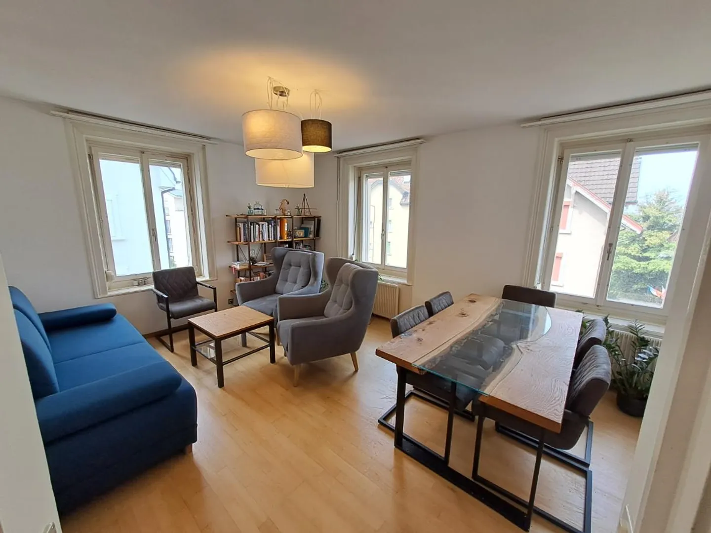 Appartement 5.5 pièces avec grand balcon et vue sur le lac - Photo 4 sur 9