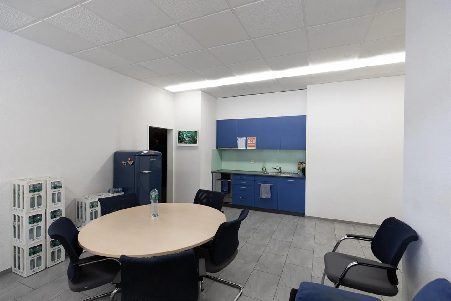 812 m2 commercial/office space with goods lift and ramps - Photo 5 of 11