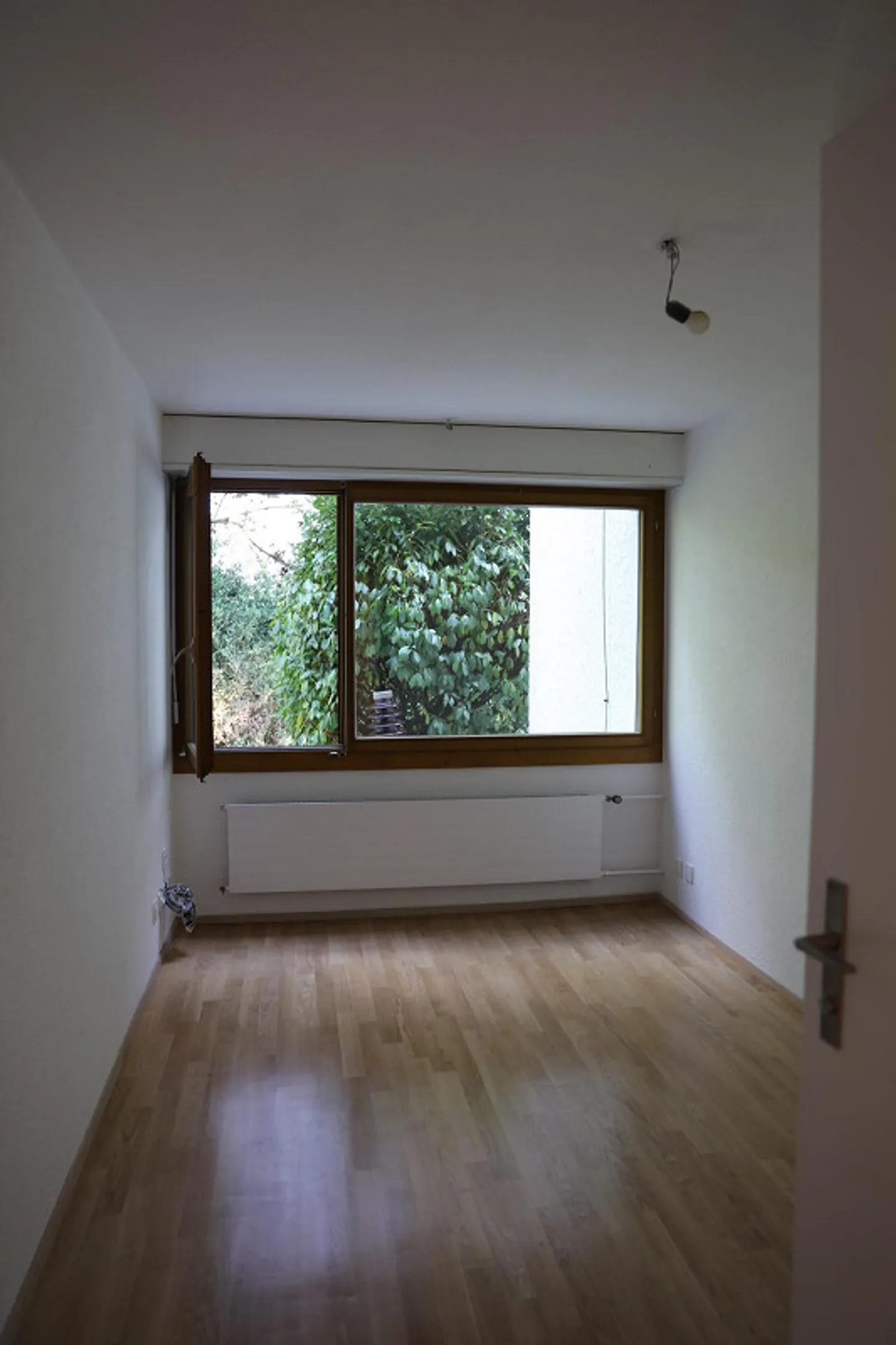 Modern Ground Floor Apartment with Large Patio - Photo 10 of 13