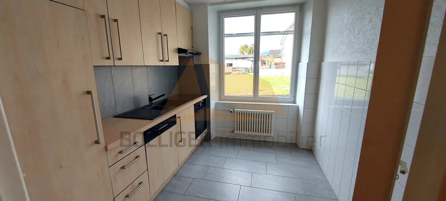 ZU VERKAUFEN 2-ZIMMER-WOHNUNG IN EIGENTUMSGEMEINSCHAFT MIT AUSSENPARKPLATZ - Foto 5 von 8