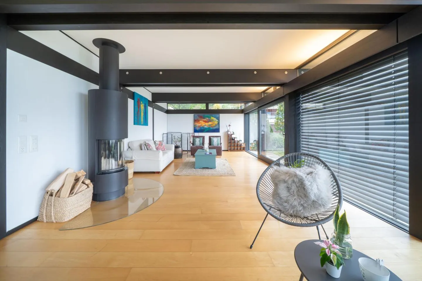 VIEW | QUIET | MODERN - Photo 4 of 11