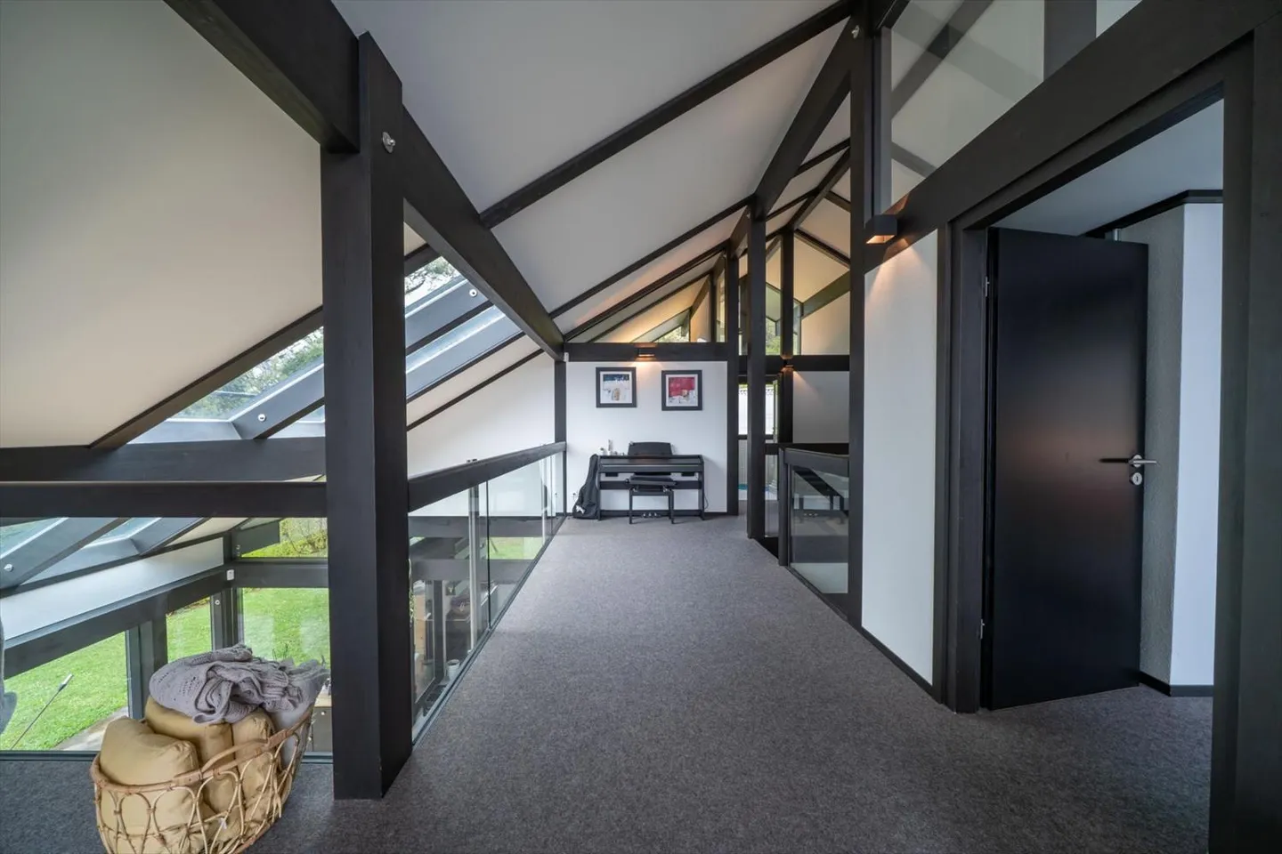 VIEW | QUIET | MODERN - Photo 5 of 11