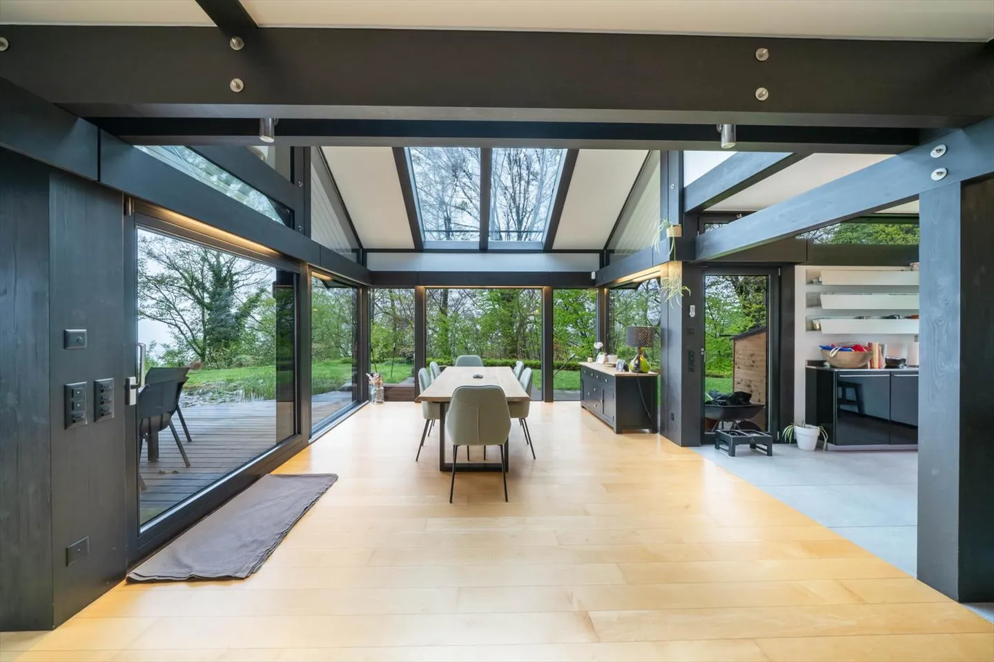 VIEW | QUIET | MODERN - Photo 9 of 11