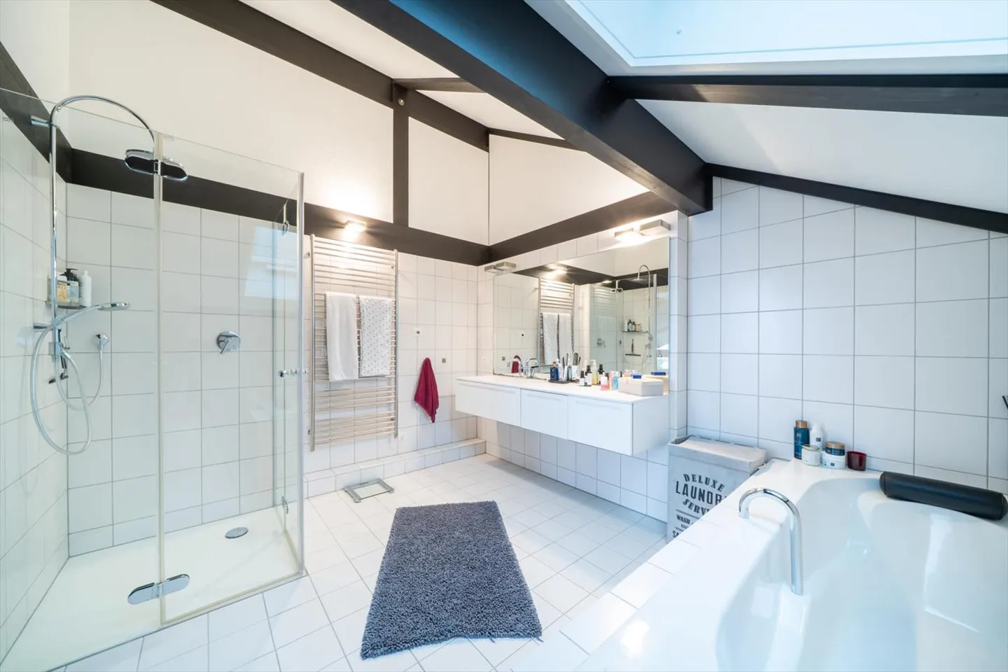 VIEW | QUIET | MODERN - Photo 10 of 11