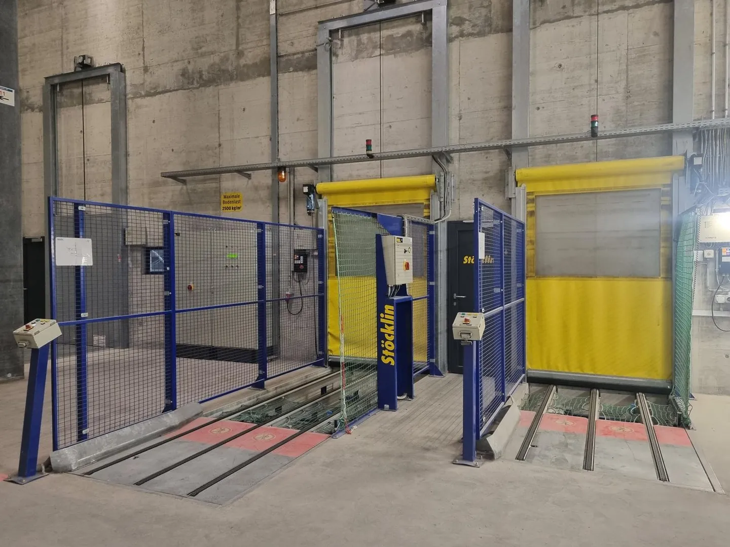 High-bay warehouse at Uferstrasse 70 - Photo 2 of 8