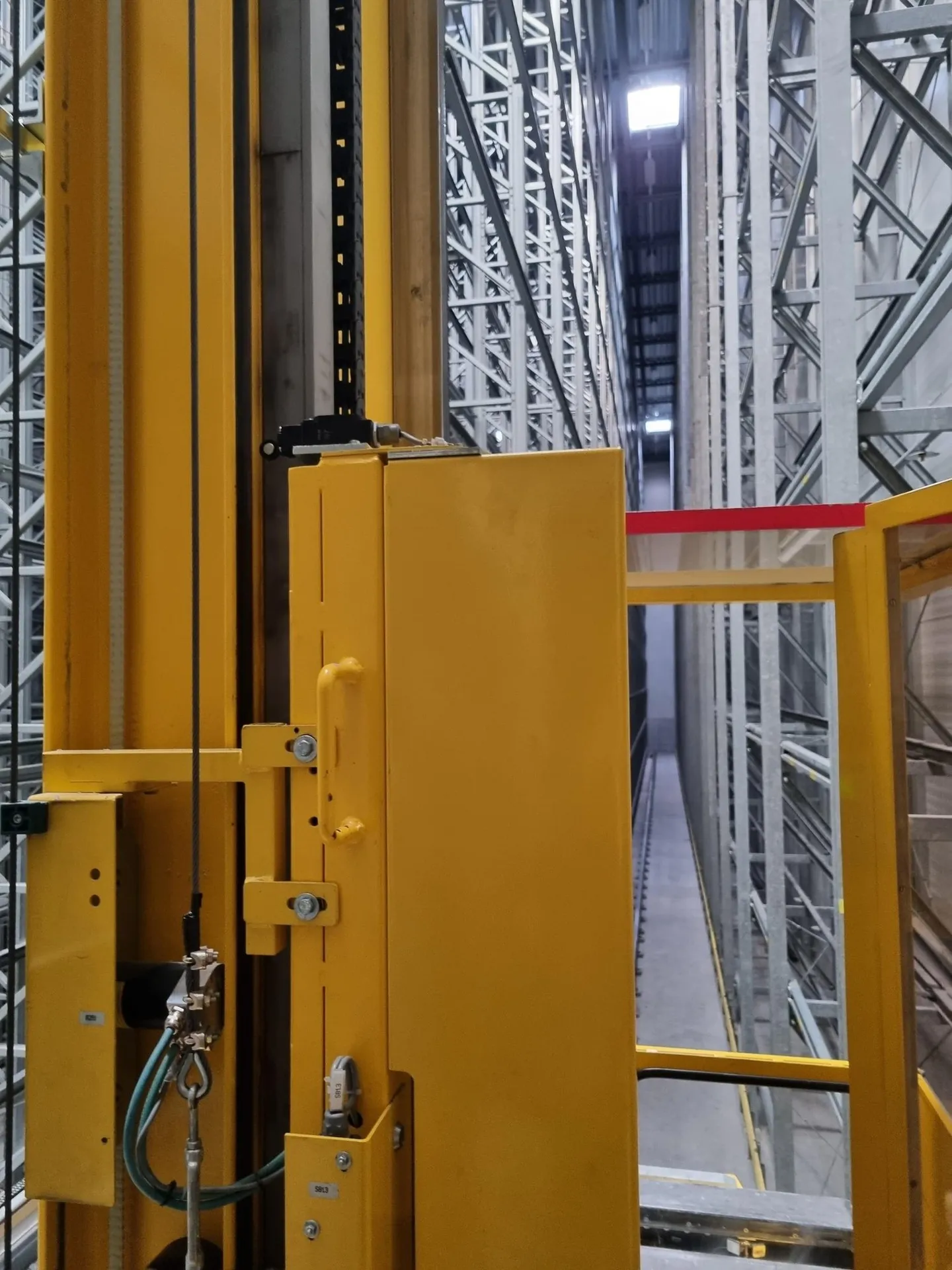 High-bay warehouse at Uferstrasse 70 - Photo 5 of 8