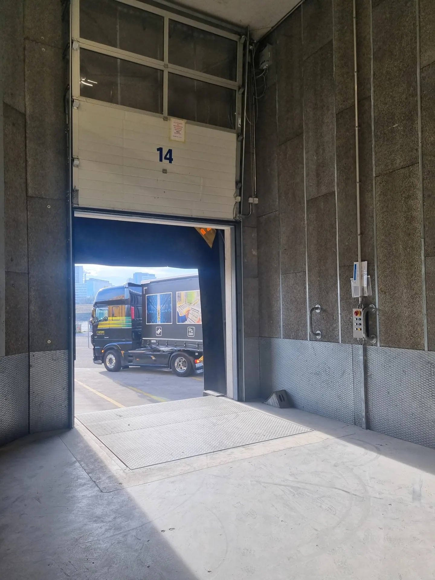 High-bay warehouse at Uferstrasse 70 - Photo 7 of 8