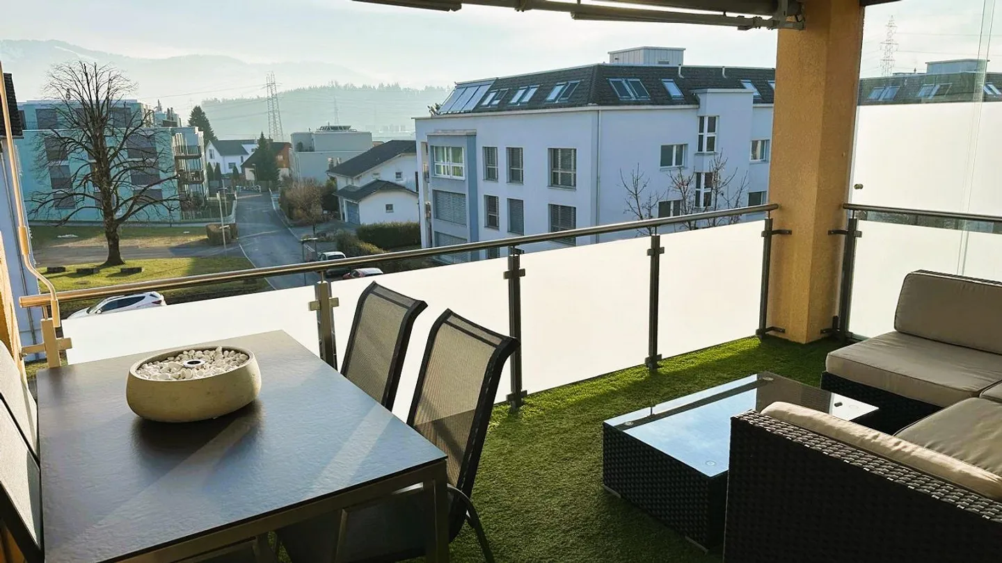 Appartement rénové avec balcon - Photo 1 sur 14