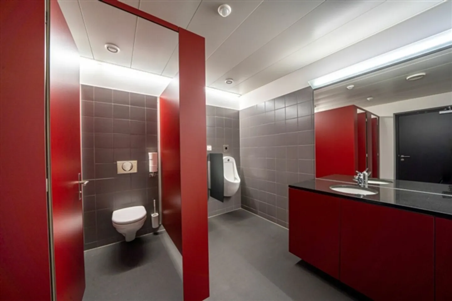 Attractive office/commercial space in shell construction - Photo 8 of 9