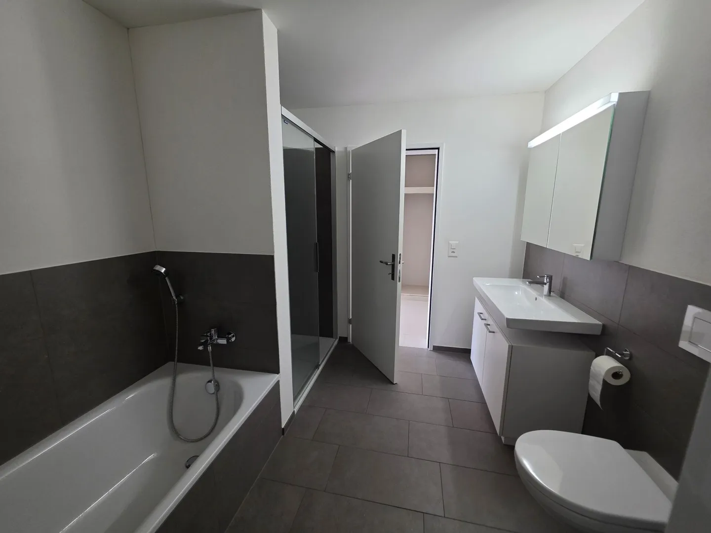 Appartement lumineux de 3,5 pièces à louer dans un emplacement central - Photo 4 sur 11