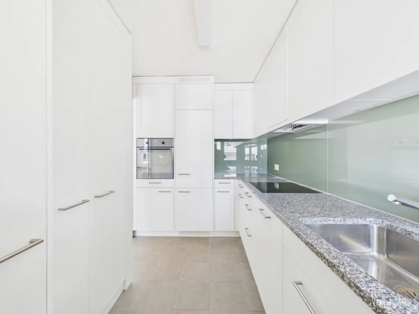 Appartement rénové dans le quartier populaire de Würzenbach - Photo 2 sur 10