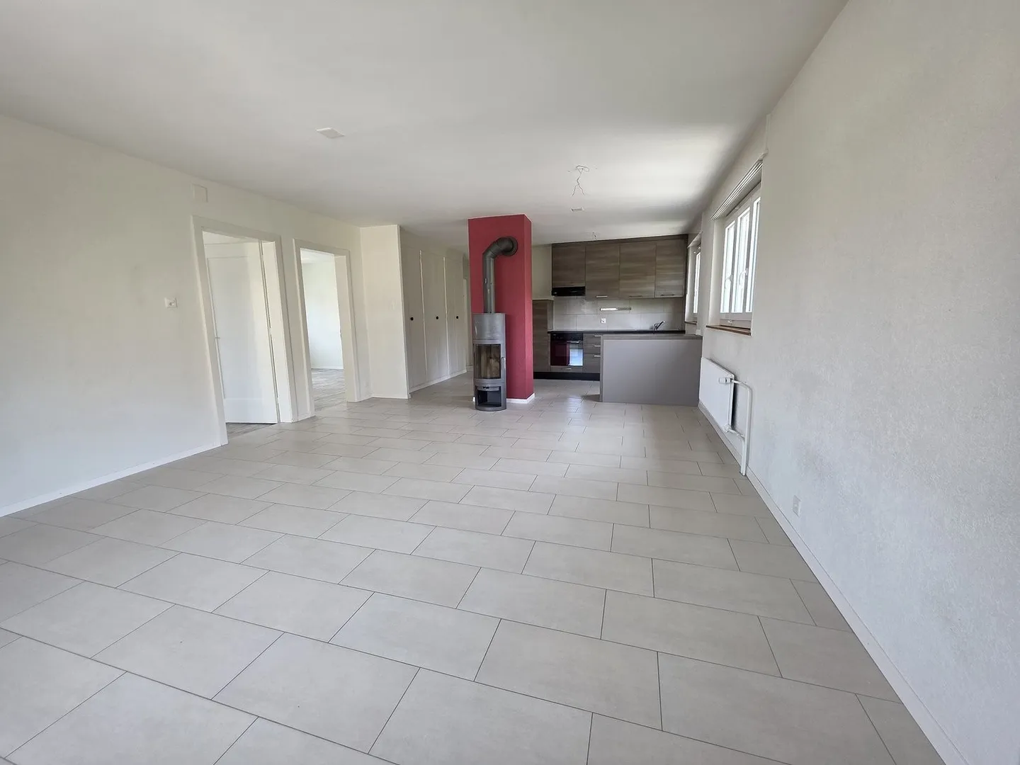 Spacious 4.5-room apartment on the 2nd floor - Photo 3 of 7