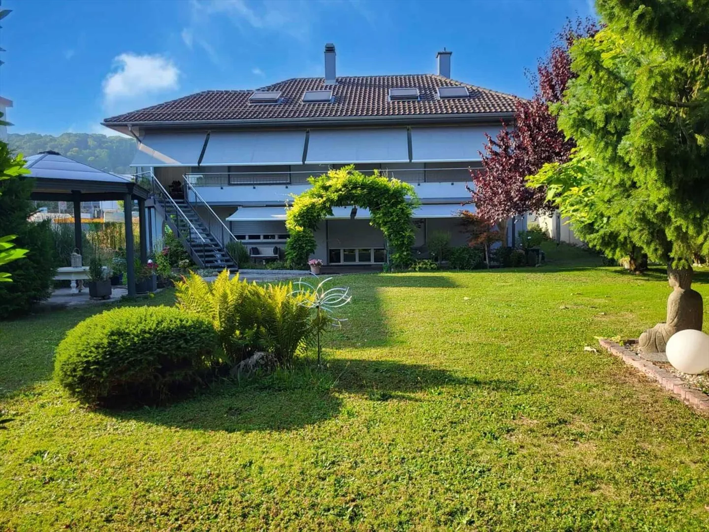 Charmantes Immobilie mit 8,5 Zimmern, Terrasse und großem Garten - Foto 1 von 13