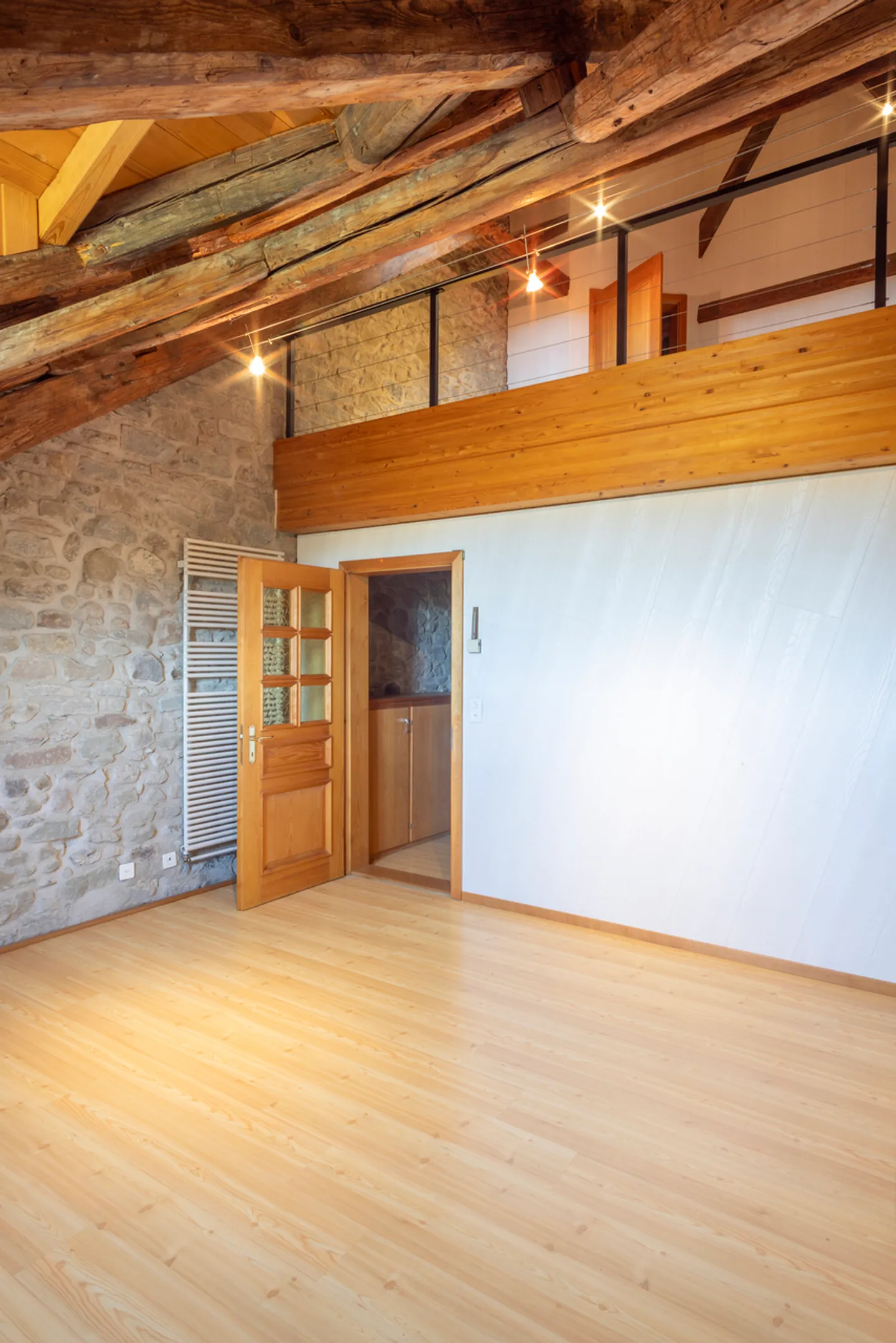 Stadthaus in Romont an den Stadtmauern - Foto 9 von 14