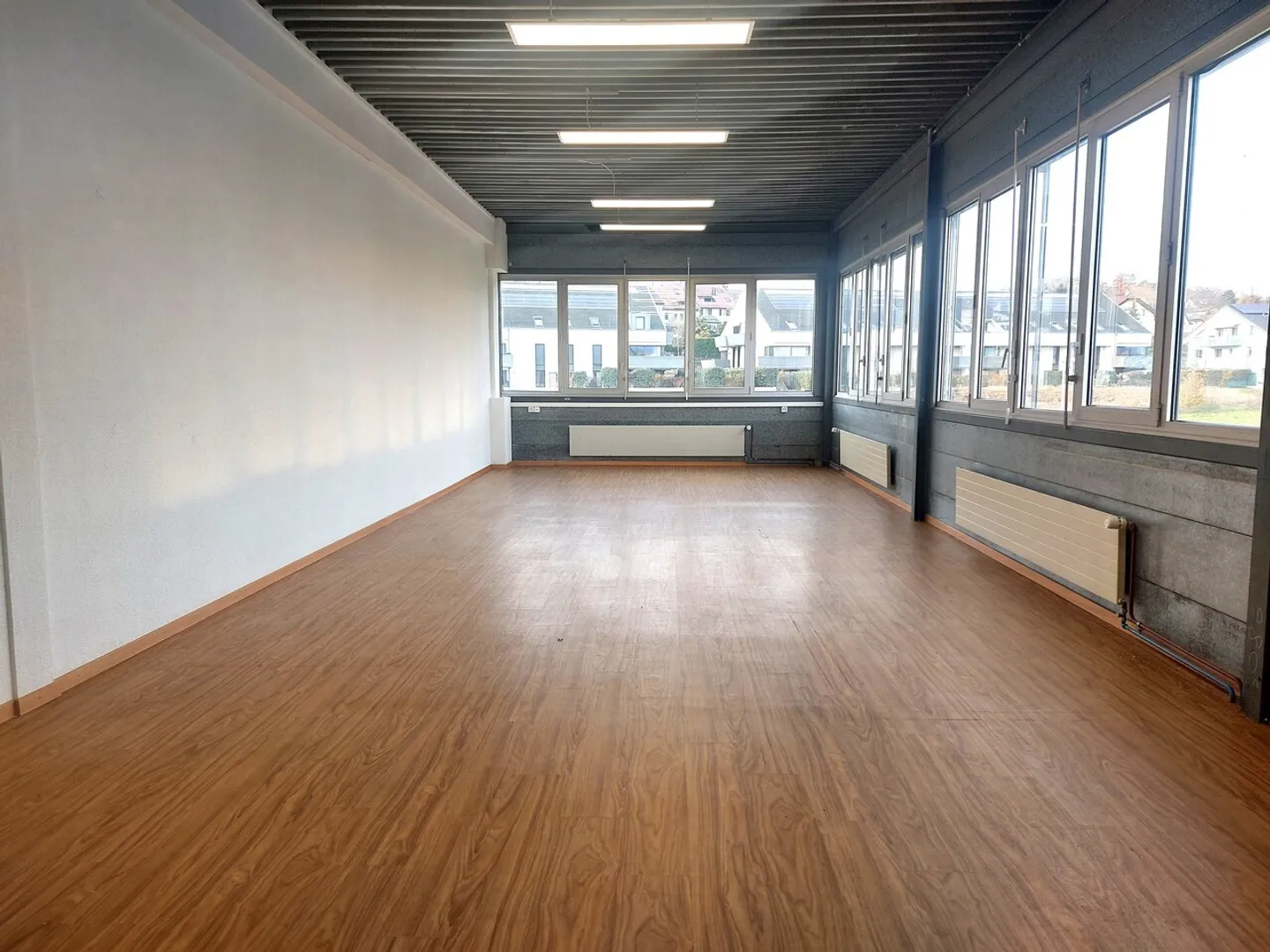 61 m2 Büro - Ladezone mit Plattform - Flexibler Mietvertrag - Foto 1 von 5
