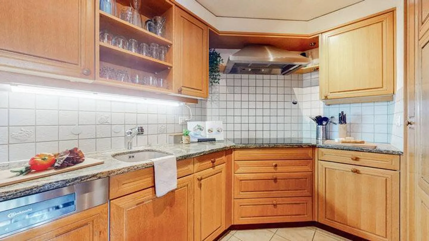 SPACIOUS 5.5-ROOM MAISONETTE APARTMENT WITH THREE BALCONIES IN HAUSEN (AG) - Photo 3 of 9