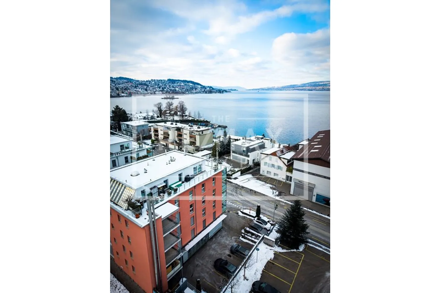 Attractive and well-maintained 3.5-room condominium with lake view, in favorable building rights! - Photo 5 of 13