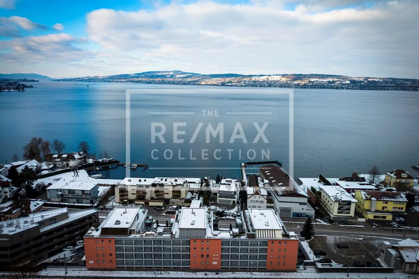 Attractive and well-maintained 3.5-room condominium with lake view, in favorable building rights! - Photo 4 of 13