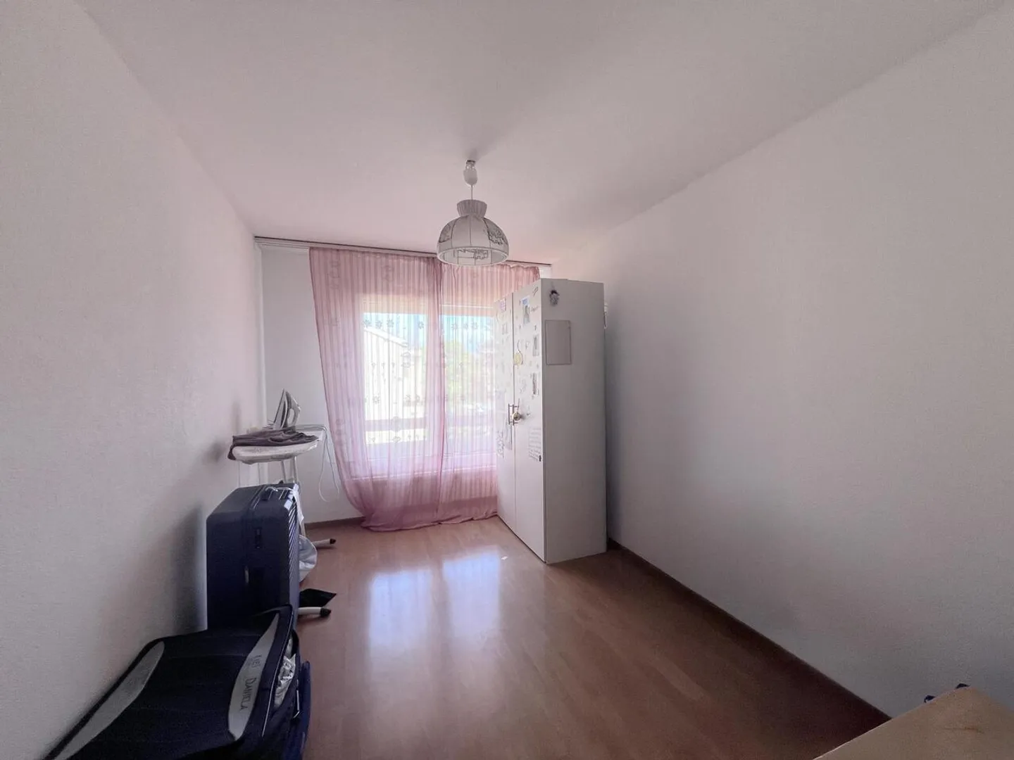 Ampio appartamento di 5,5 stanze all'ultimo piano con bella distanza - Foto 5 di 8