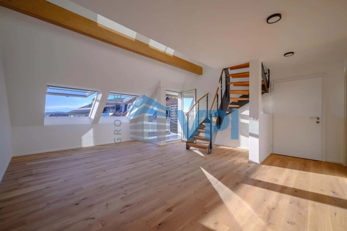 Appartement duplex entièrement rénové - Photo 1 sur 11