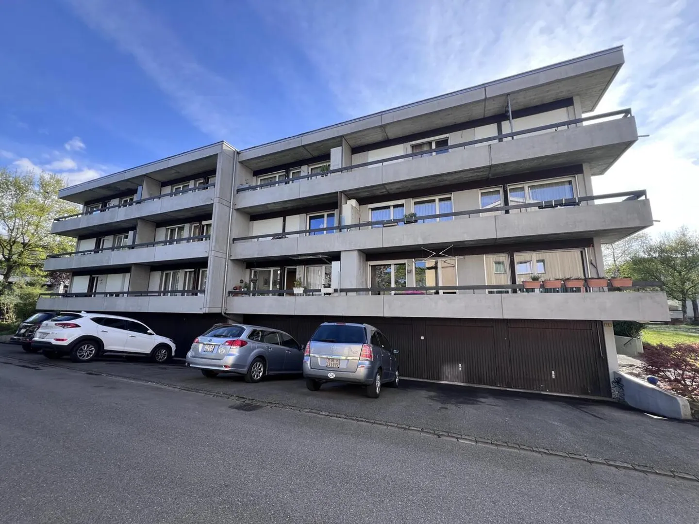 Ampio appartamento di 5,5 stanze all'ultimo piano con bella distanza - Foto 7 di 8