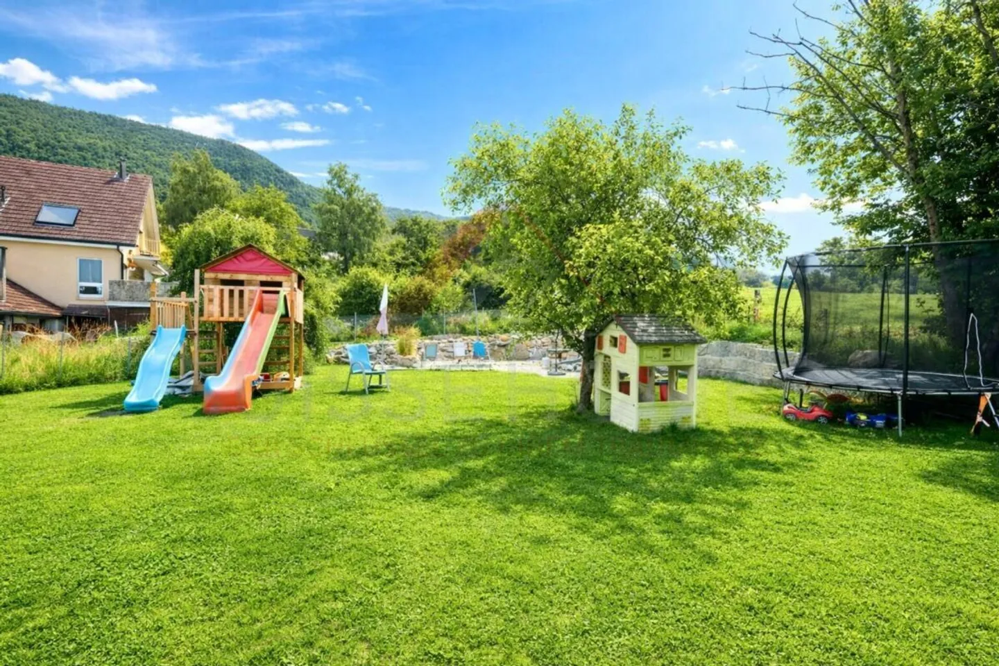 Geräumiges Zweigenerationenhaus - Foto 1 von 19