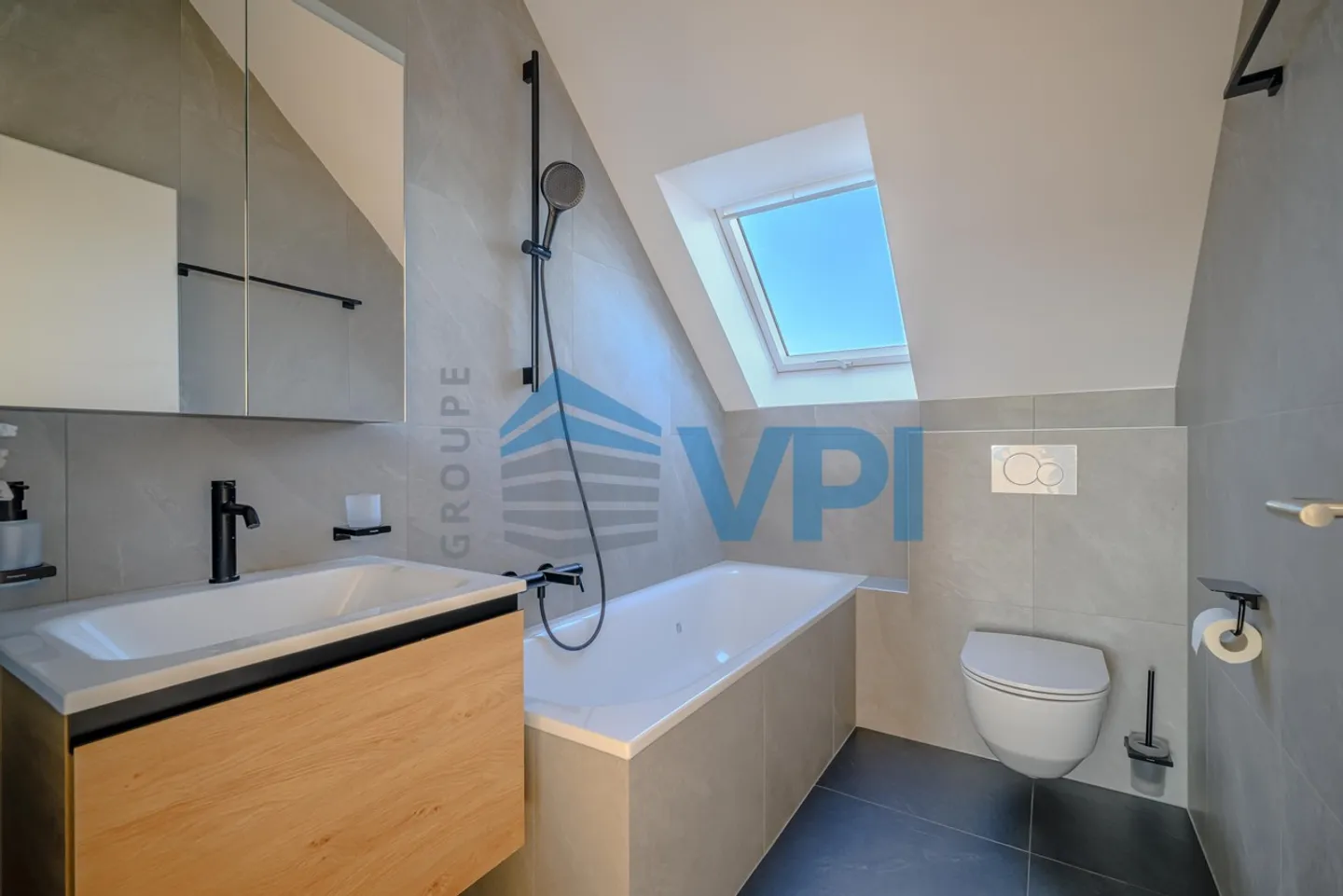 Appartement duplex entièrement rénové - Photo 9 sur 11