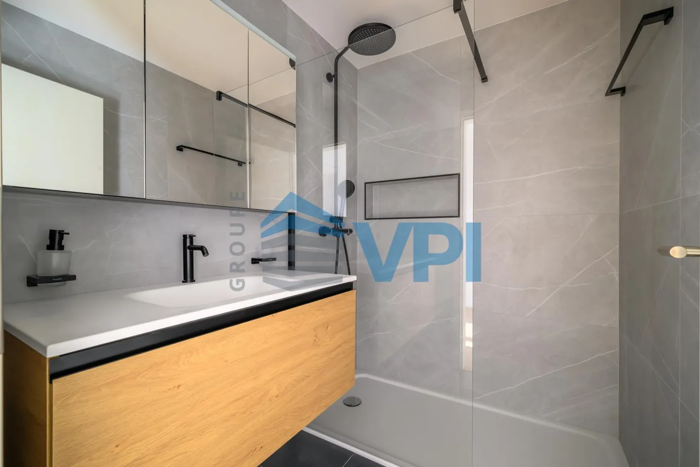 Appartement duplex entièrement rénové - Photo 10 sur 11