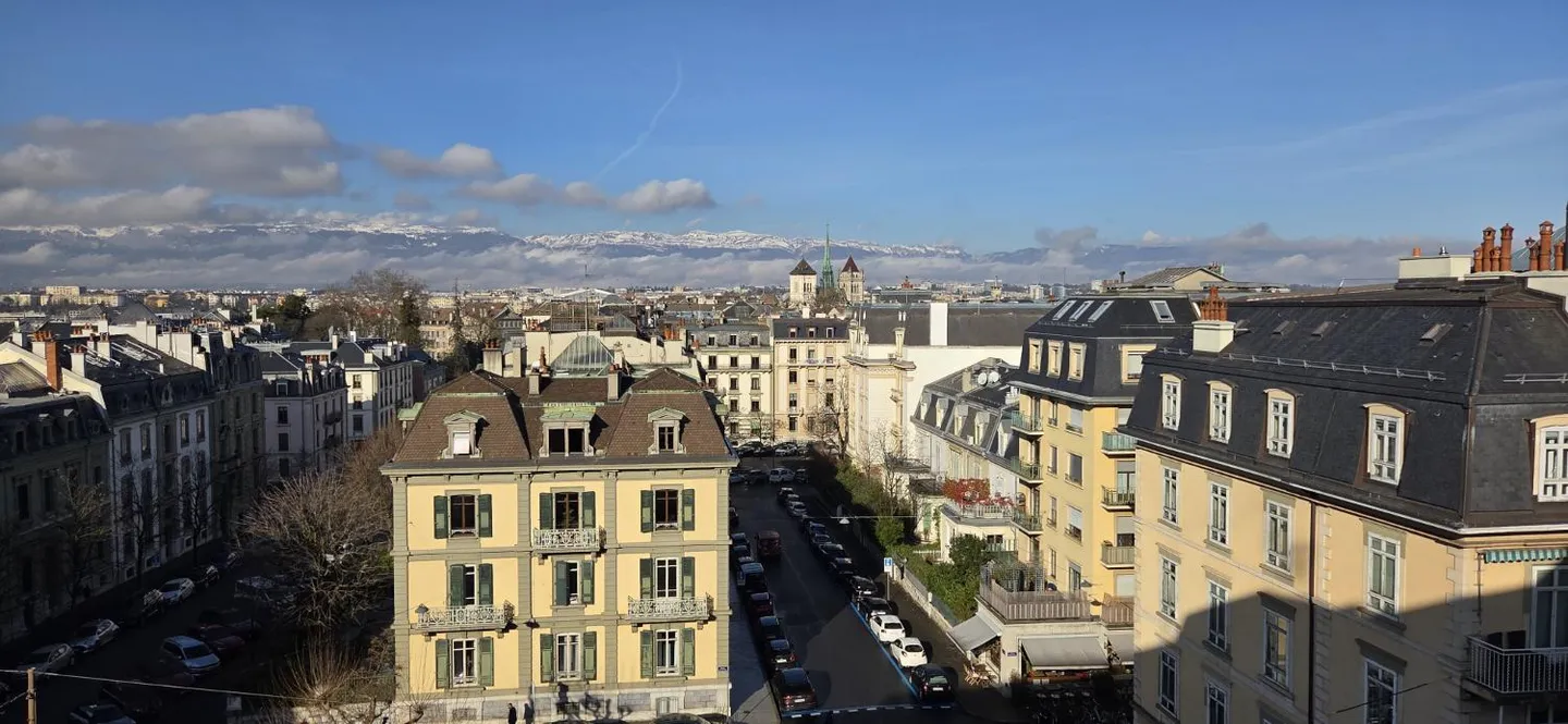 Unique location for this superb high-floor apartment close to all amenities - Photo 6 of 13