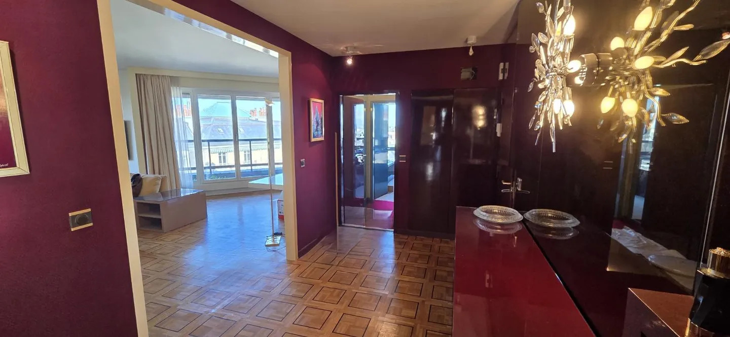 Unique location for this superb high-floor apartment close to all amenities - Photo 8 of 13