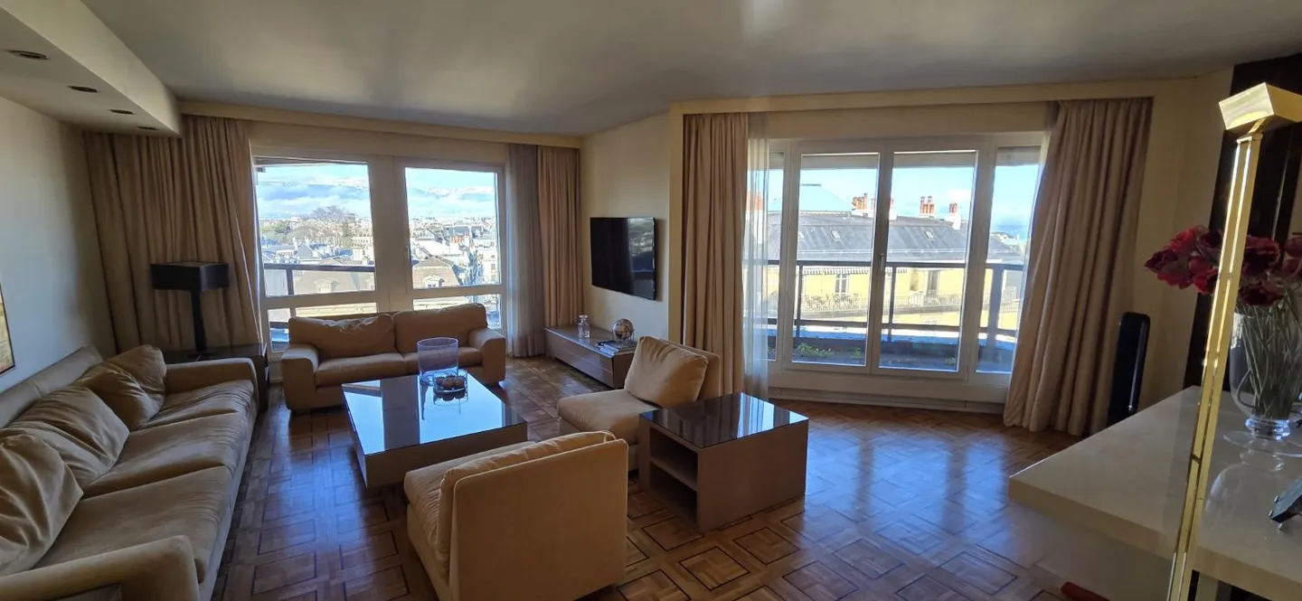 Unique location for this superb high-floor apartment close to all amenities - Photo 9 of 13