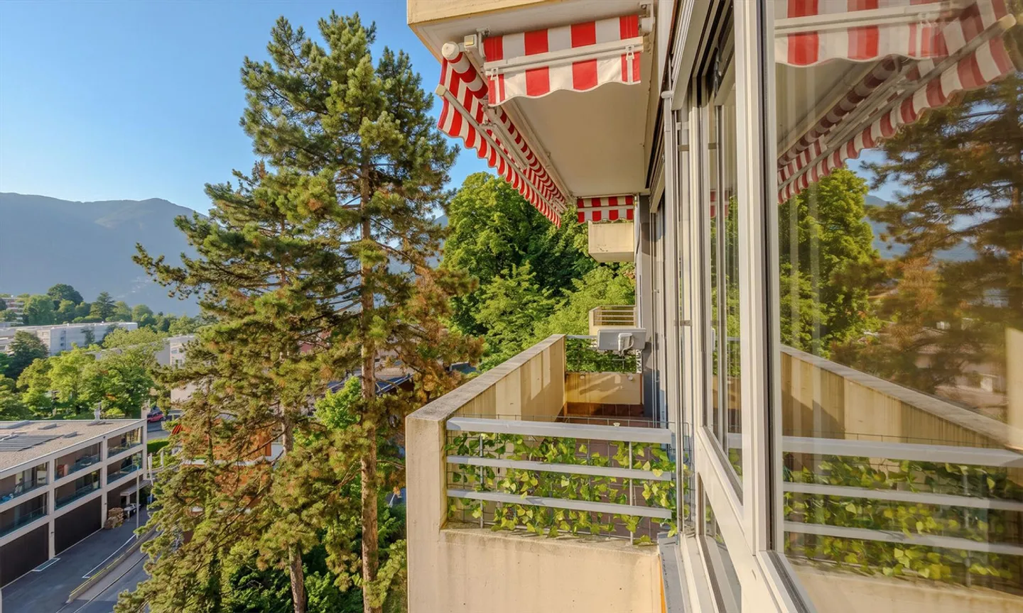 LARGE 4.5 ROOMS WITH BALCONY AND SWIMMING POOL IN LUGANO CENTER - Photo 4 of 9