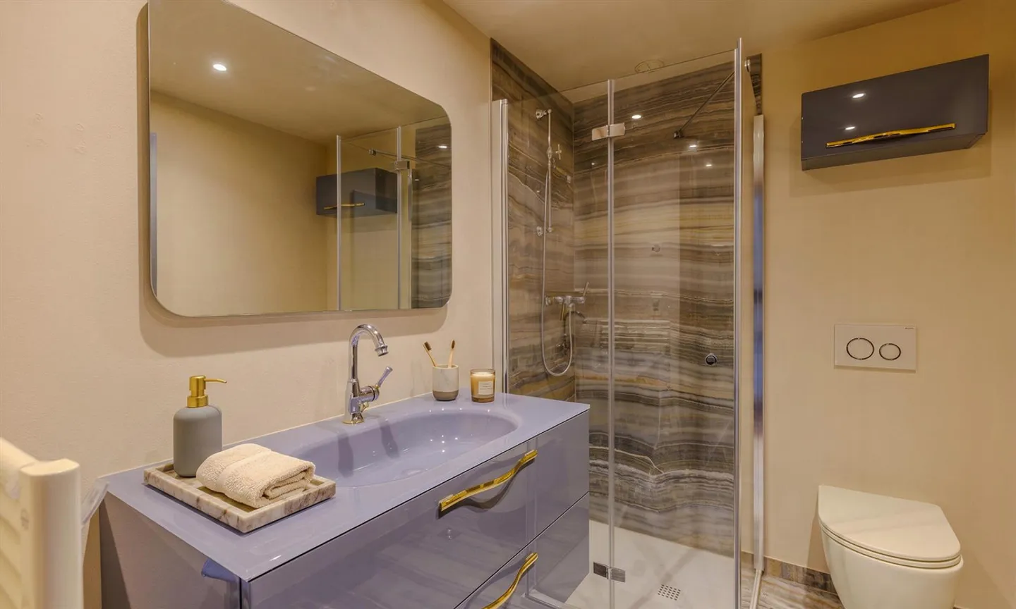 LARGE 4.5 ROOMS WITH BALCONY AND SWIMMING POOL IN LUGANO CENTER - Photo 7 of 9