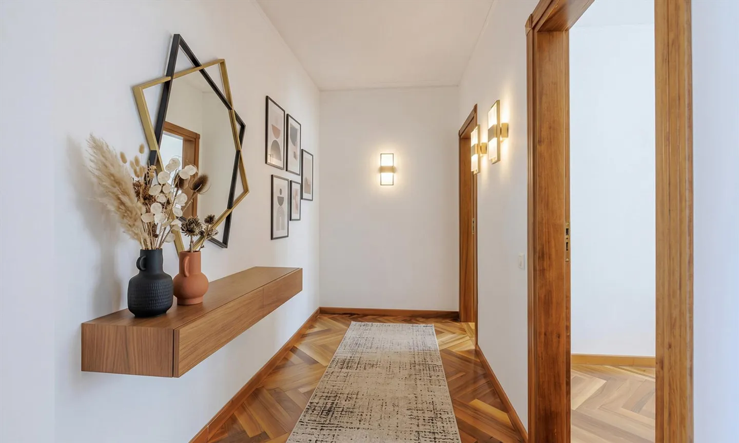 LARGE 4.5 ROOMS WITH BALCONY AND SWIMMING POOL IN LUGANO CENTER - Photo 5 of 9