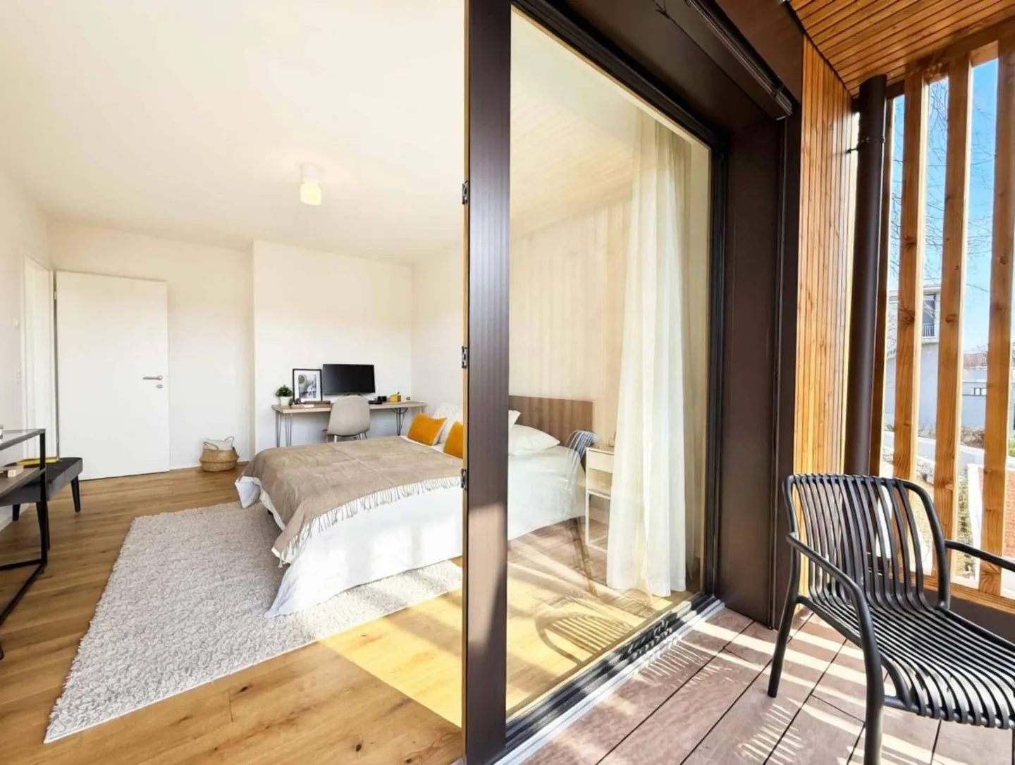 Townhouse in a wooded and private park - Photo 8 of 10