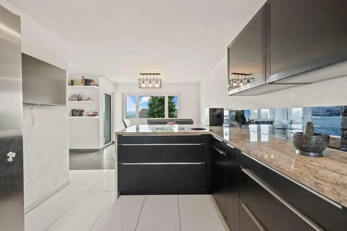 Casa familiare ristrutturata con stile e alta qualità abitativa - Foto 3 di 8