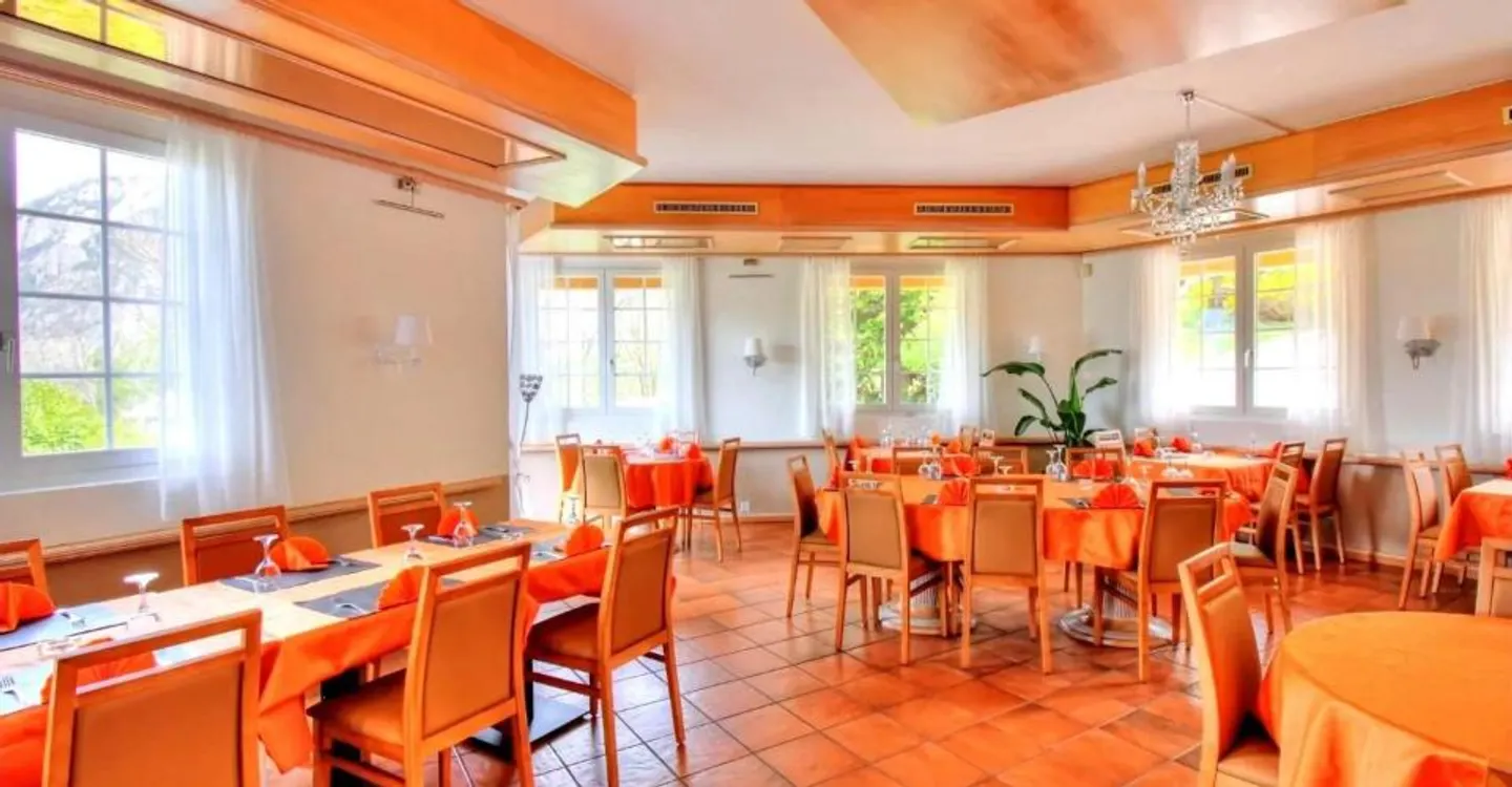 Restaurant with accommodation and high potential in Vex - Photo 5 of 12