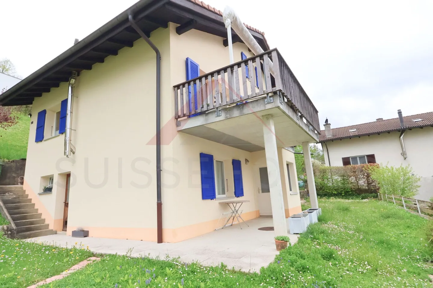 House with two apartments - the perfect opportunity to combine private life and investment - Photo 16 of 17