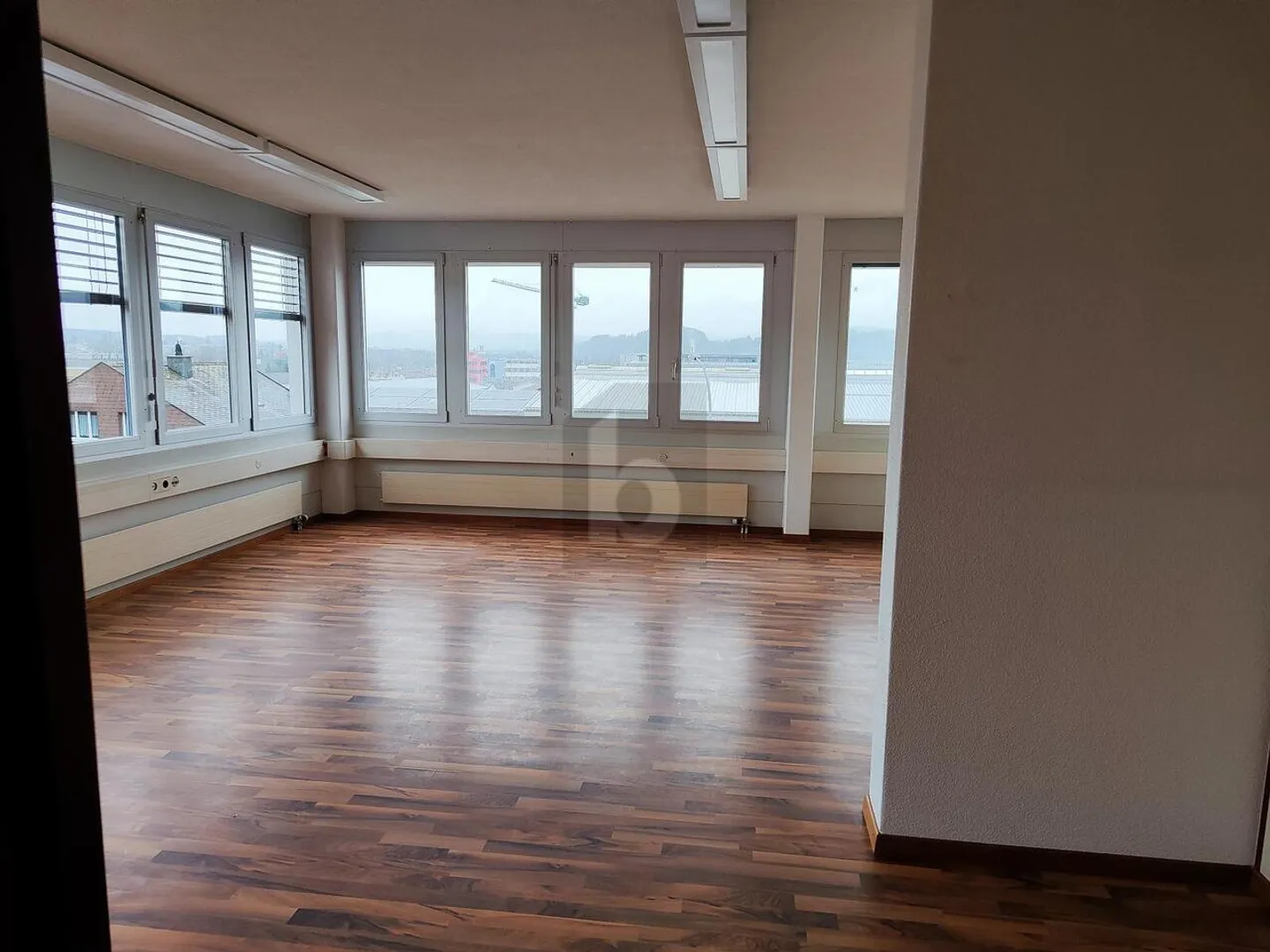 Zentrale Büroräumlichkeit in Oberbüren - Foto 2 von 4