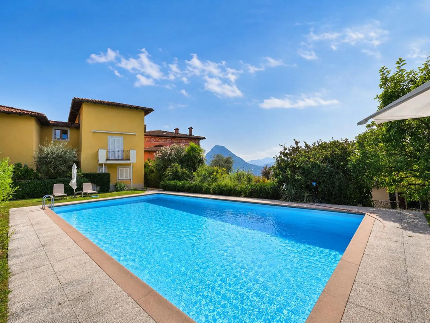 Elegante Appartamento con Vista Panoramica sul Lago e Monti - Photo 13 of 15