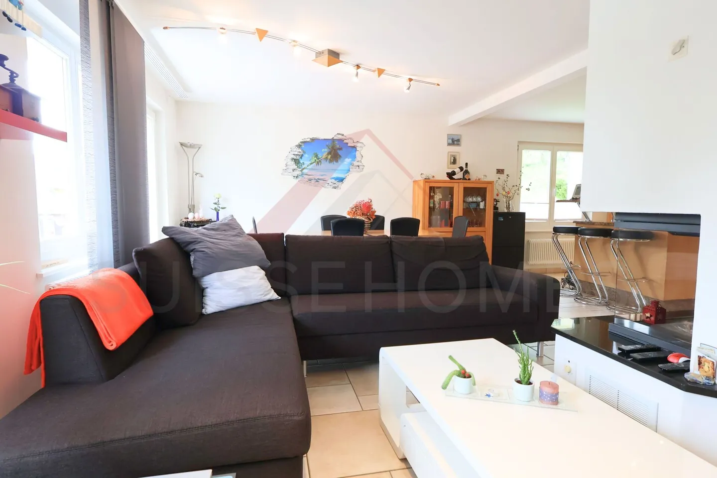 House with two apartments - the perfect opportunity to combine private life and investment - Photo 2 of 17