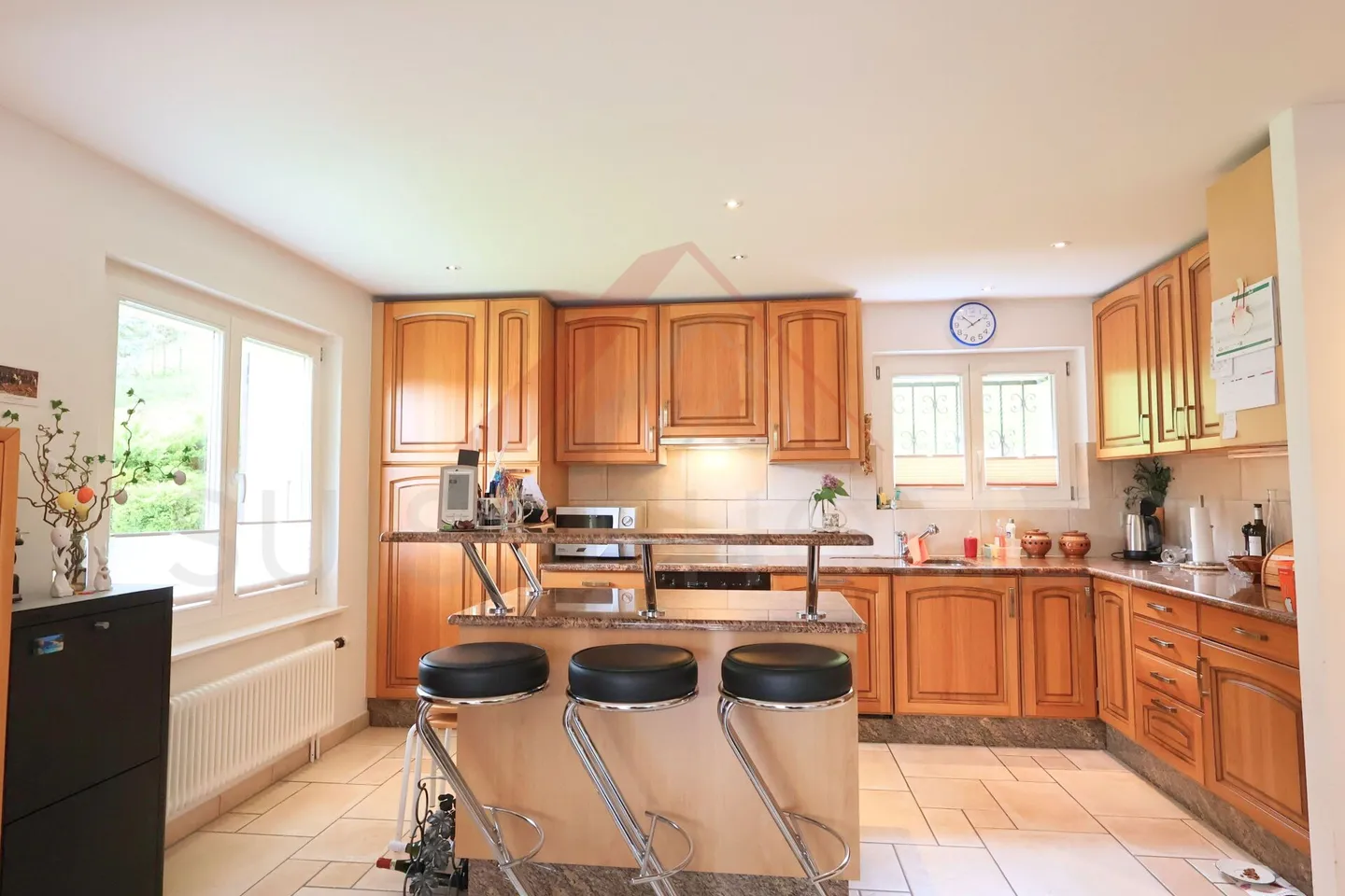 House with two apartments - the perfect opportunity to combine private life and investment - Photo 4 of 17
